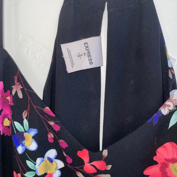 Terrific Summer Top -- Gorgeous Colors-- REVERSIBLE Black Floral Halter Tank - Picture 2 of 3